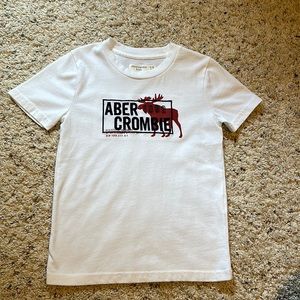 Abercrombie kids boys T-shirt. Size 5/6.